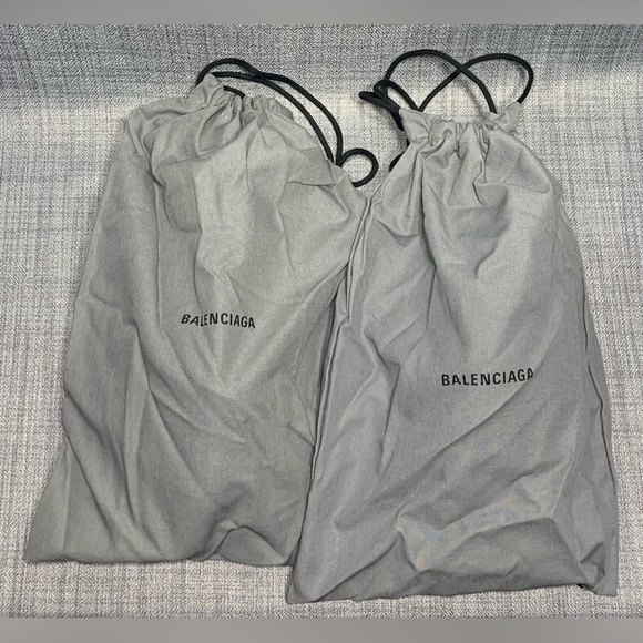 Balenciaga Chunky Black Rubber Slide Sandals 
EU 38 / US 8 - Picture 8 of 11